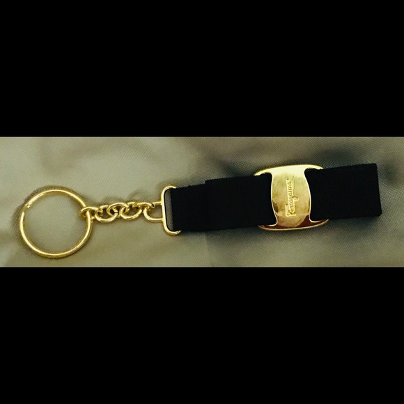 New Ferragamo Keychain Black Vara Bow New in Box - Picture 2 of 7